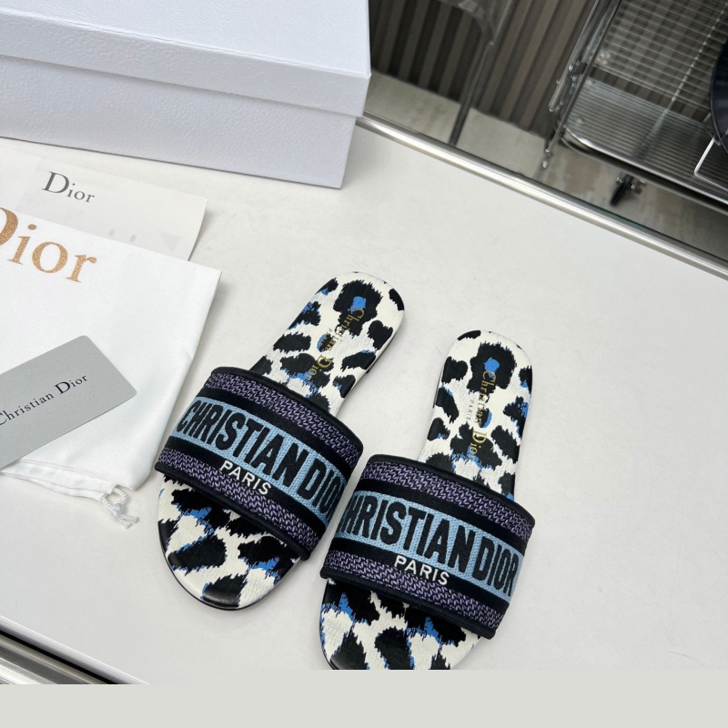 ch**an D*or slippers